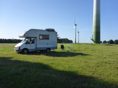 Stell- und Schlafplatz unter Windkraft